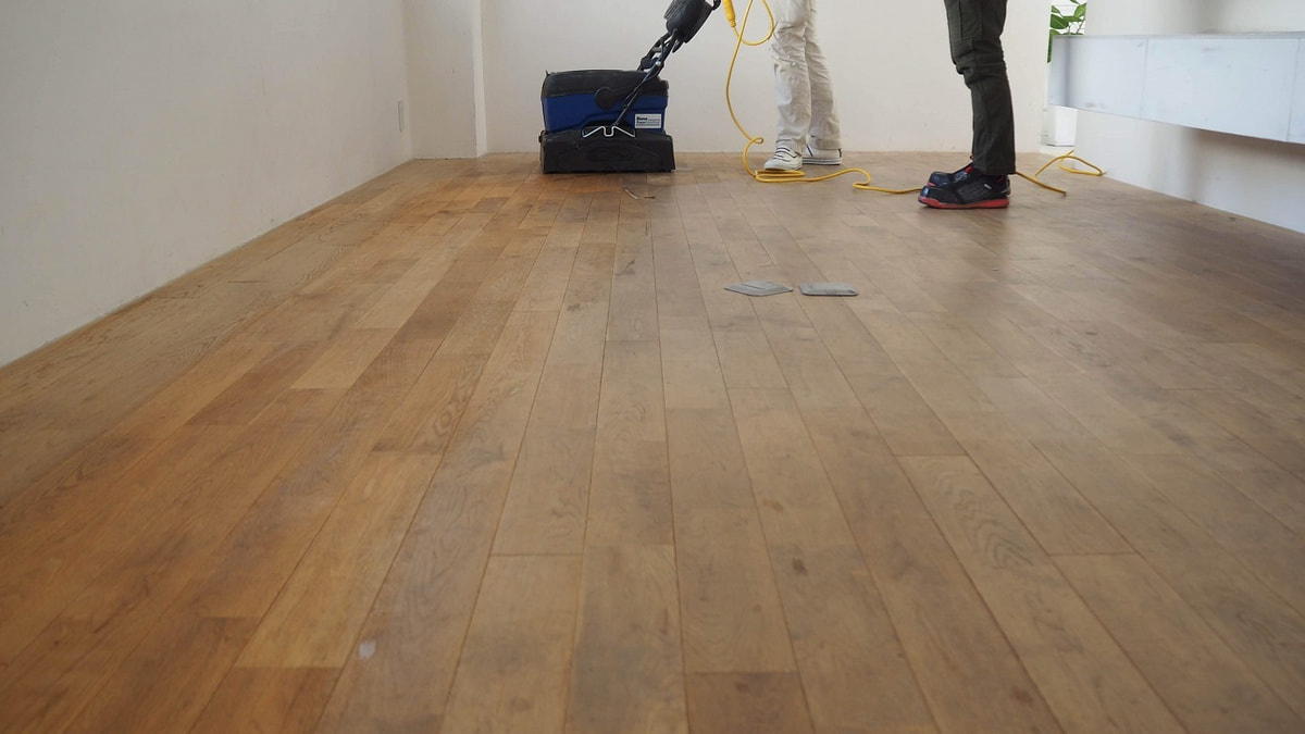 床リノベ｜フローリング　洗浄中