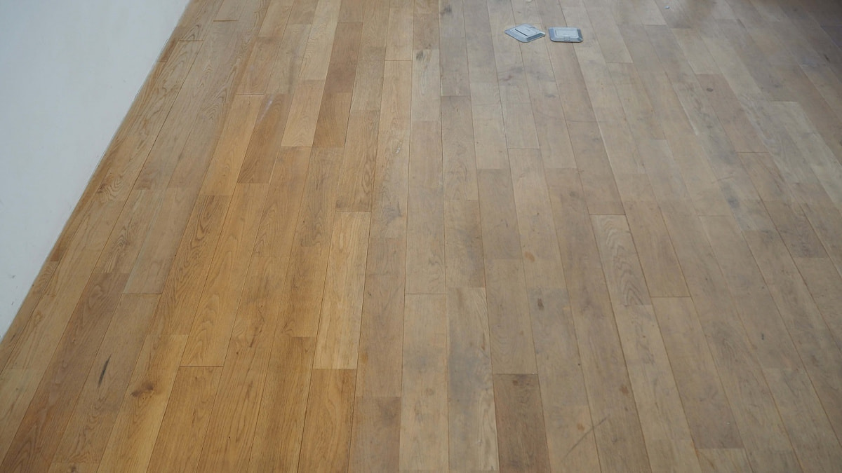 フローリングリフレッシュ　洗浄中